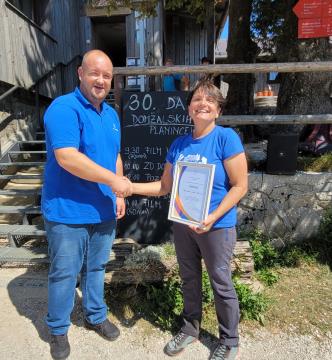 Zahvala Občine Domžale ob 30. srečanju domžalskih planincev na Veliki planini, foto: Občina Domžale